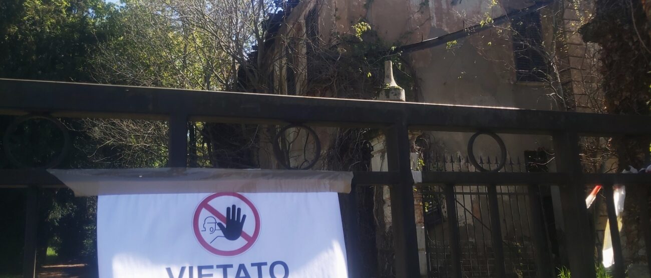Senago Villa Sioli dopo incendio accesso vietato e danni