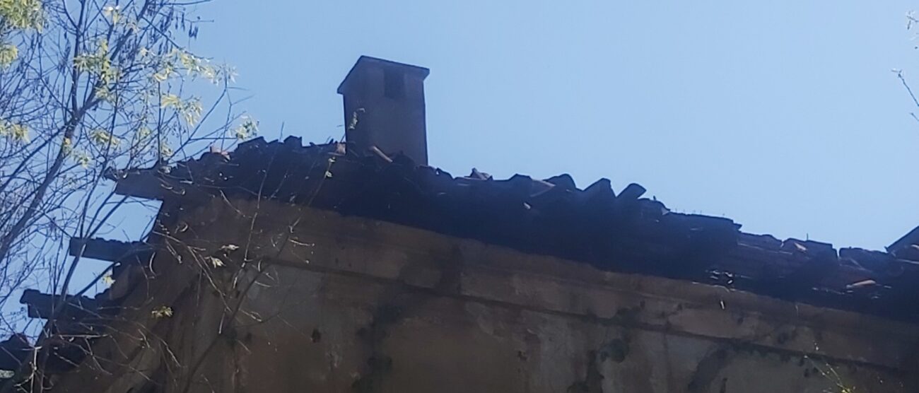 Senago Villa Sioli dopo incendio danni particolare tetto