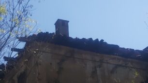 Senago Villa Sioli dopo incendio danni particolare tetto