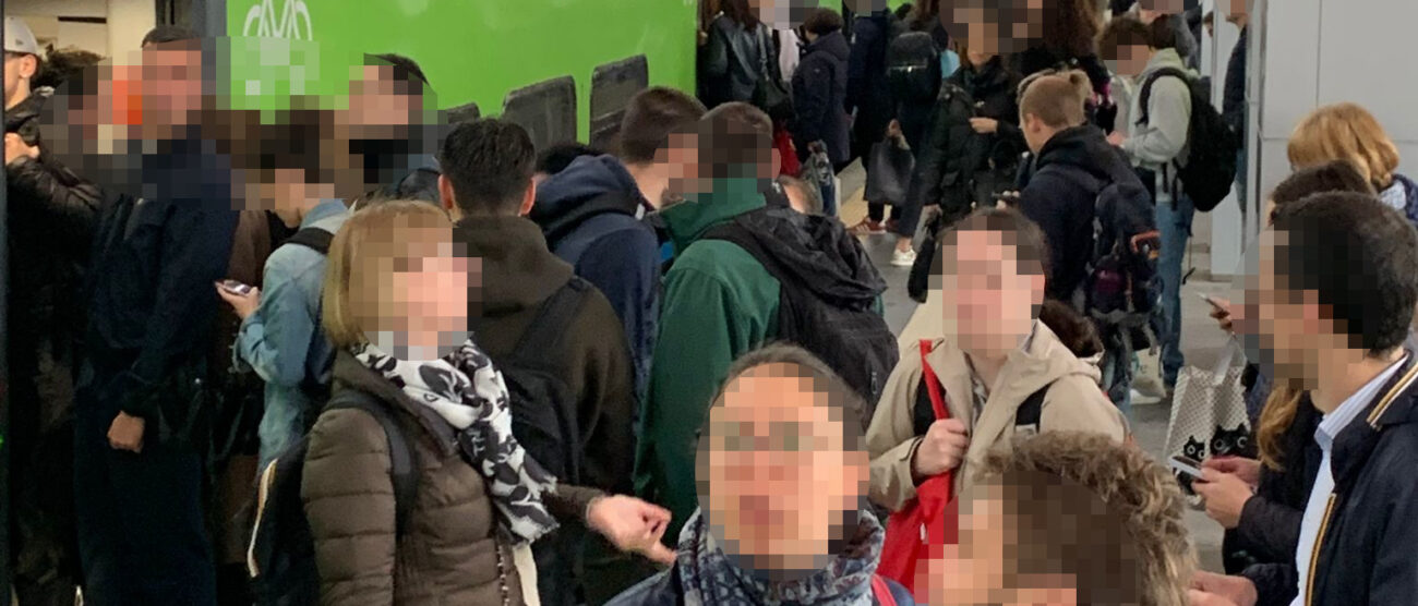 Stazione Arcore 13 aprile 2026 folla banchina