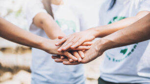 Volontari lavoro di squadra - foto Freepik