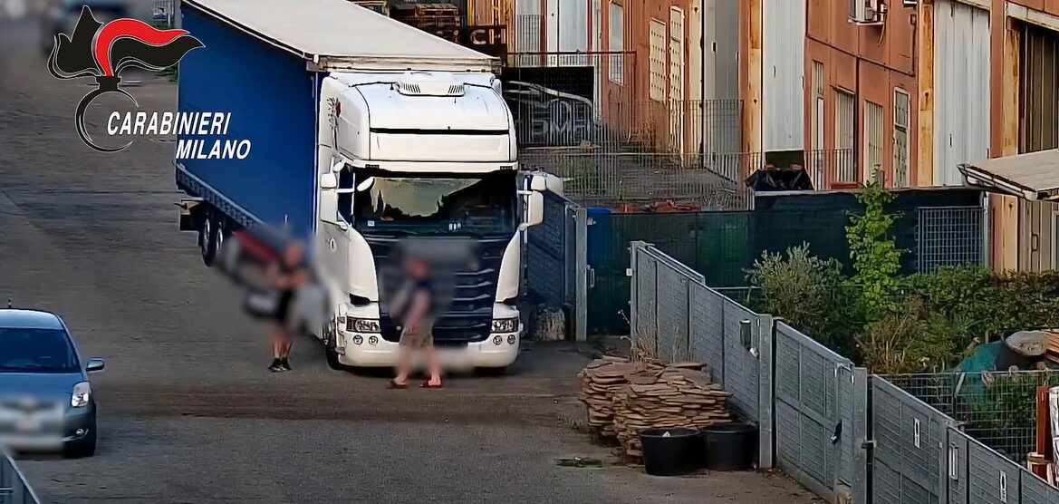 Operazione antidroga, un frame di un video diffuso dai carabinieri