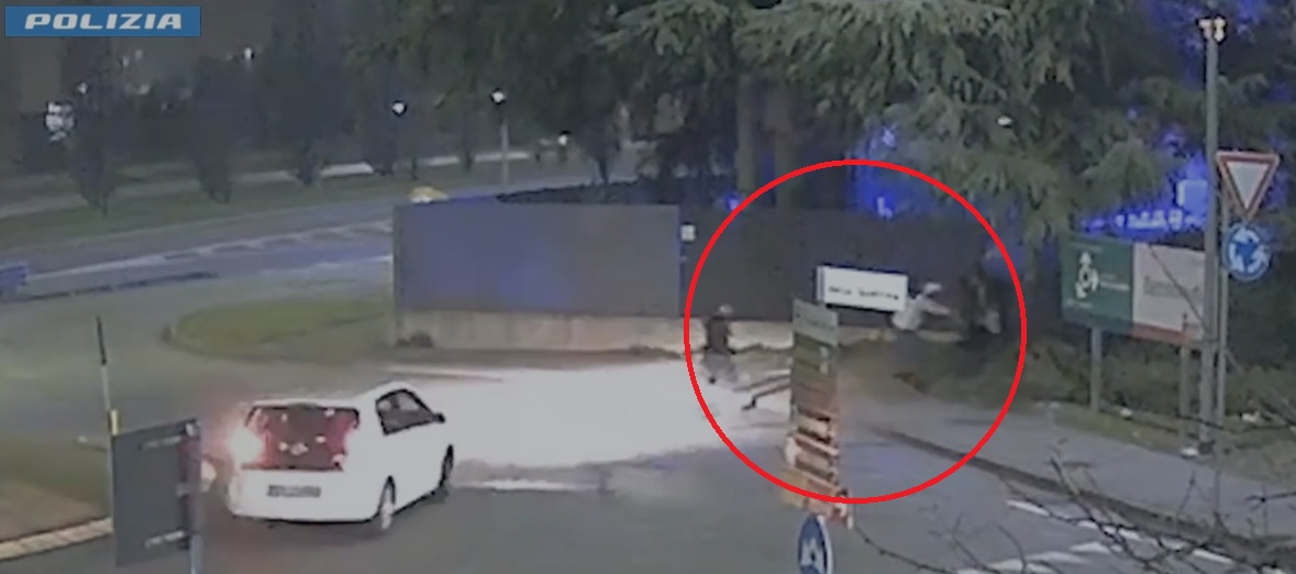 Un frame di un video diffuso dalla Polizia di Stato