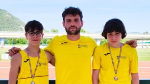 Nella foto Matteo Mastropasqua (primo da sinistra) della Società Atletica 5 Cerchi Seregno