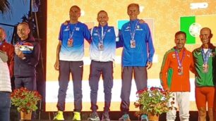 Atletica Leggera 2026 Gennaro piermatteo (Daini Carate B.) al centro con Giorgio Adamo e Fabio Caldiroli (Foto Fidal)