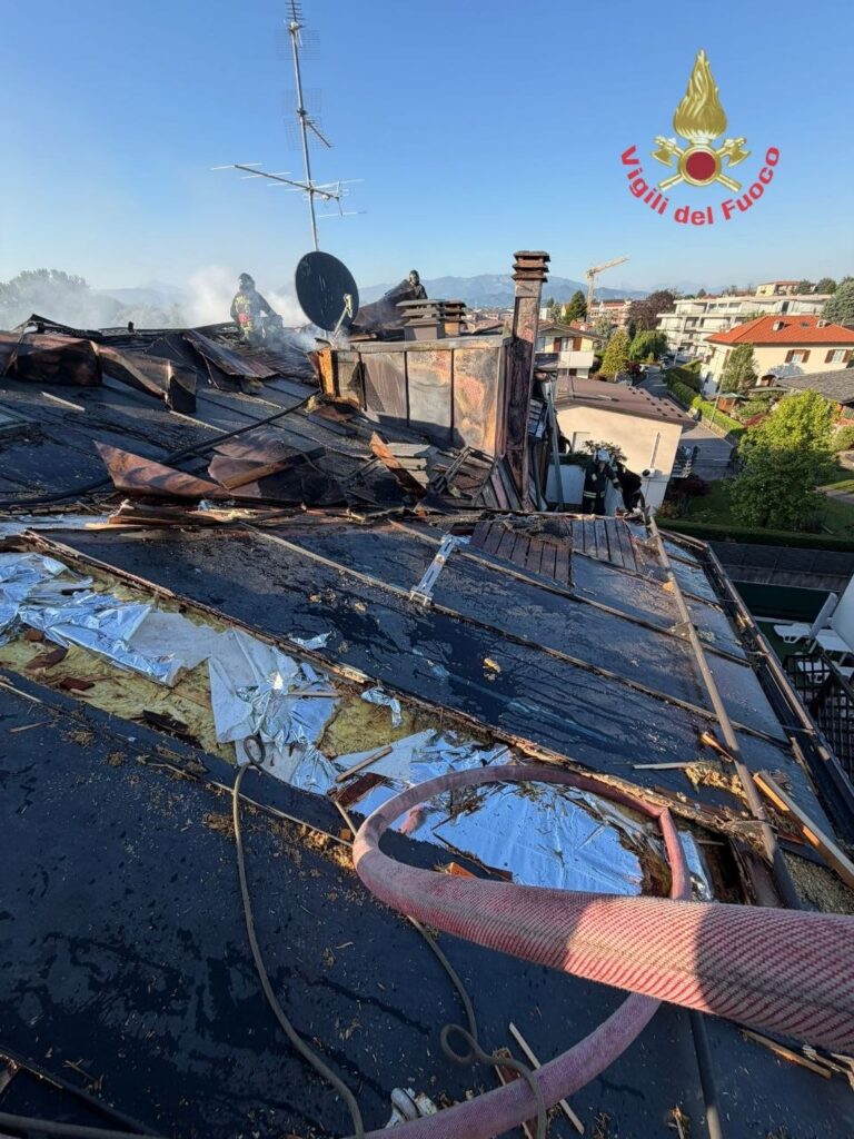 Bernareggio incendio tetto via Leonardo da Vinci danni