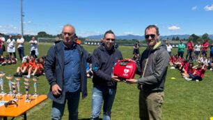 Ceriano Laghetto consegna defibrillatore