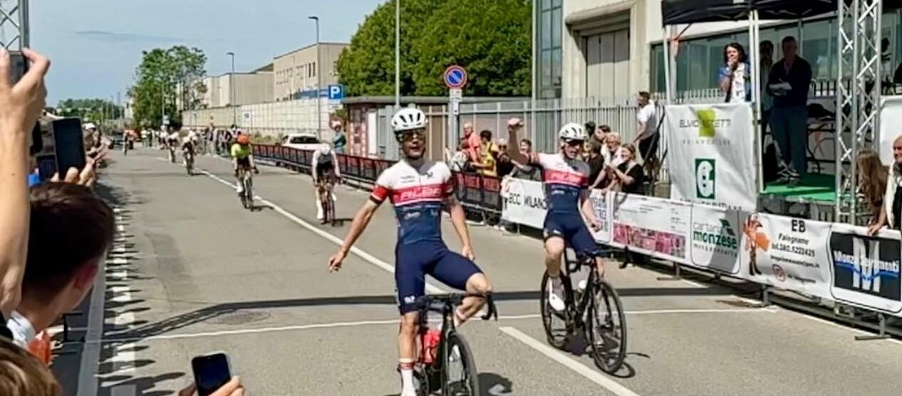 Ciclismo 2026 arrivo gara Brugherio da sinistra Longo Matteini