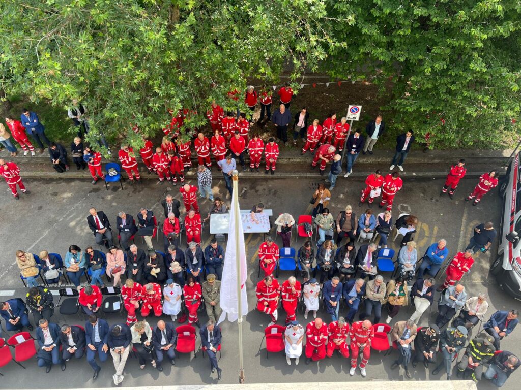 Monza Croce Rossa cerimonia Mattoni di speranza dall'alto