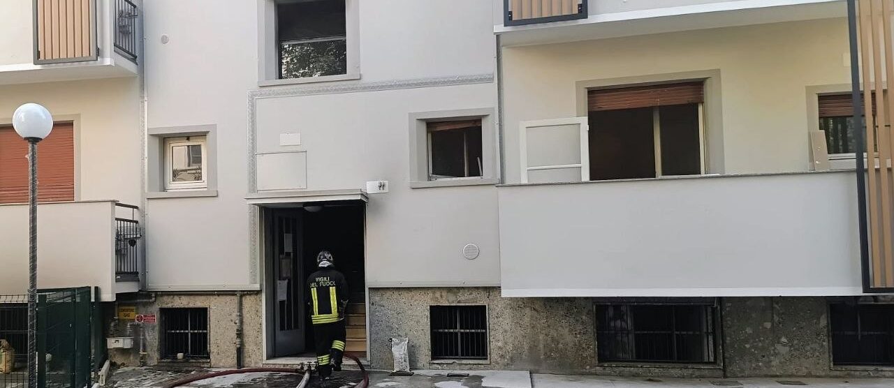 Monza vigili del fuoco via Spluga - foto Vigili del Fuoco