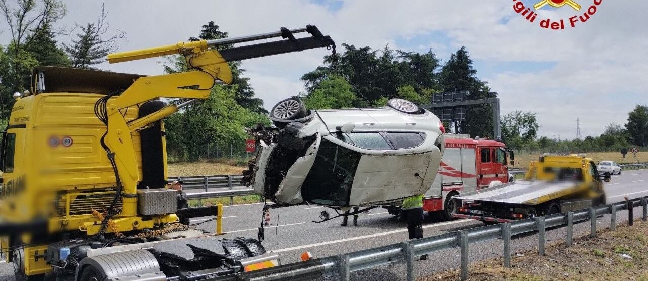 Carugate 2026 vigili del fuoco incidente