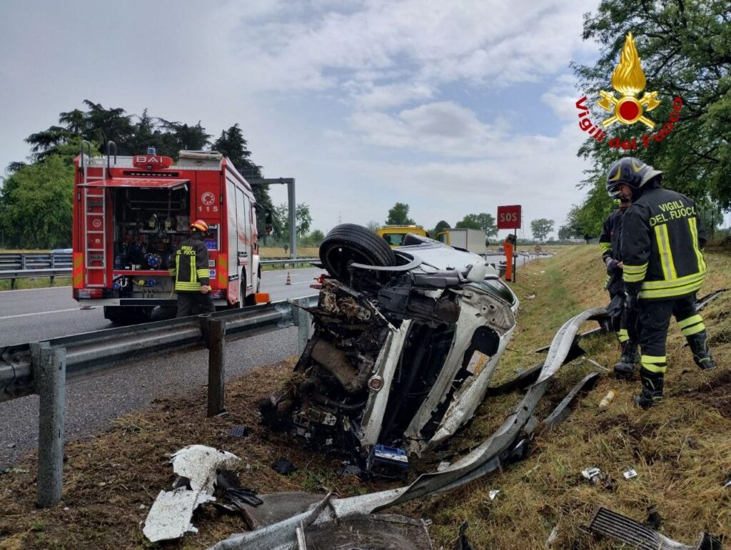 Carugate 2026 vigili del fuoco incidente