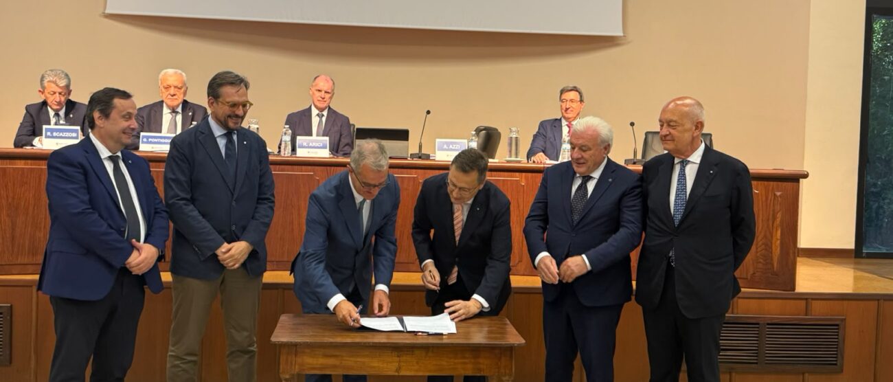 La firma del Protocollo tra Anci Lombardia e Federazione lombarda BCC