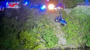Incidente Brienno recupero auto - foto Vigili del fuoco