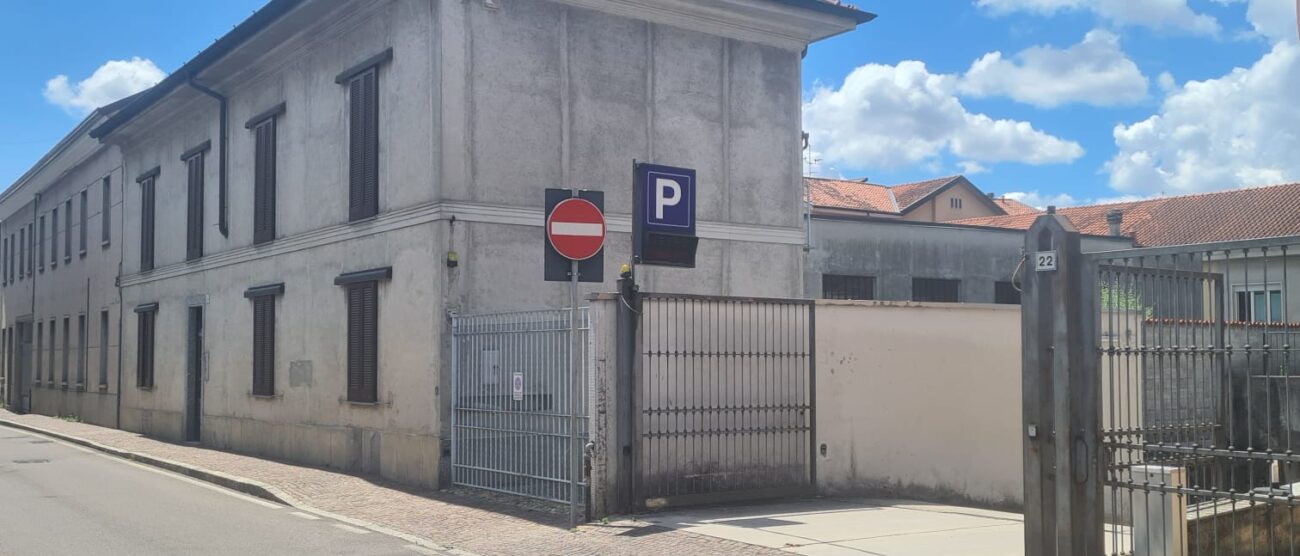 Cesano Maderno parcheggio via Cavour