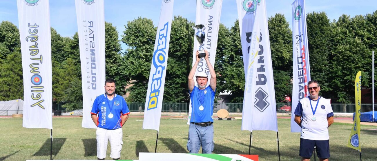 Seveso Tiro arco 2026 Massimo Valenti primo a destra podio Pavia Coppa Italia Master