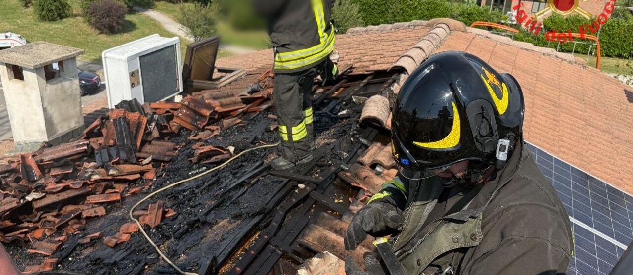 L'intervento dei vigili del fuoco a Cesano