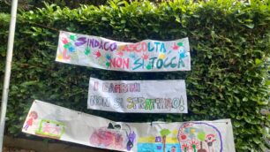 Carate Brianza 2026 asilo via Sciesa protesta