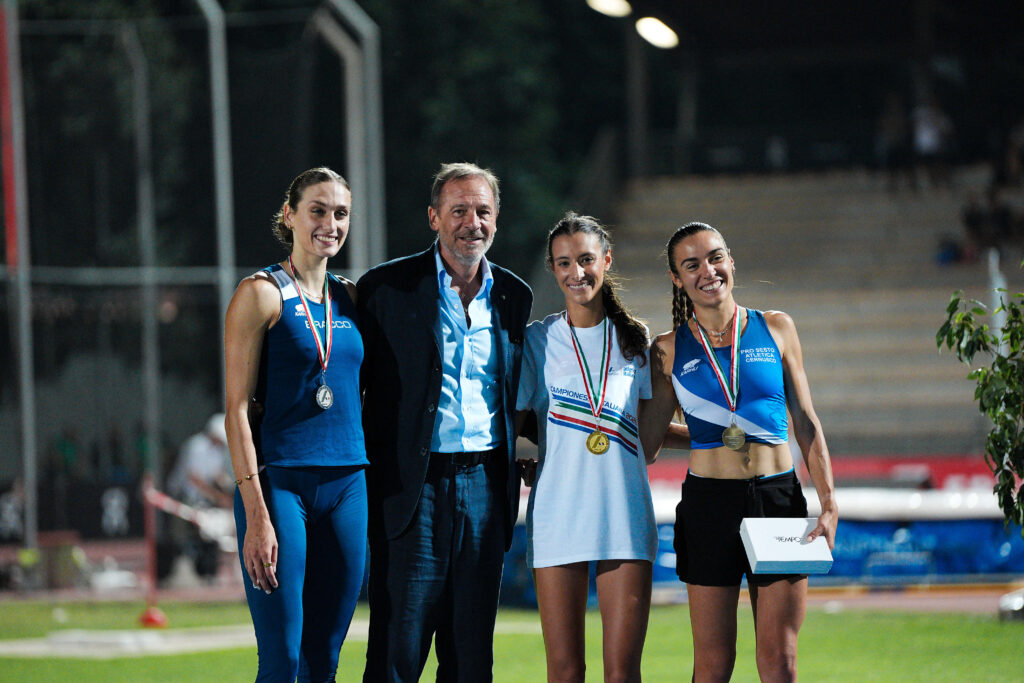 Atletica Assoluti Firenze Pellicoro podio con Mei - foto Grana:Fidal