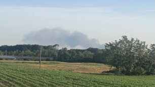Colonna fumo incendio Bovisa Milano