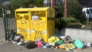 Desio cassonetti gialli rifiuti