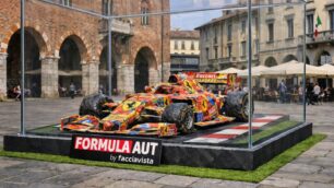F1 Facciavista cartapesta