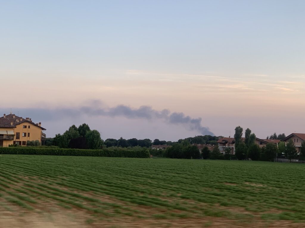 Lesmo colonna fumo incendio Bovisa Milano