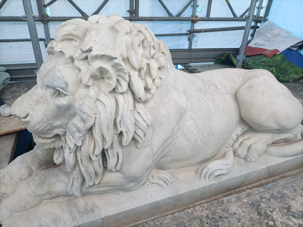 Monza Leone ponte dei leoni muso restaurato