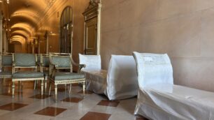 Monza ritorno arredi Villa reale sedute