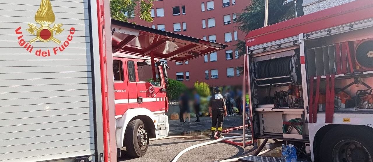 Monza vigili del fuoco incendio stabile vicino ospedale