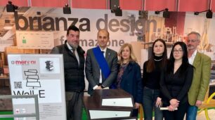 Scuola Calì al Salone del Mobile con presidente Provincia Santambrogio