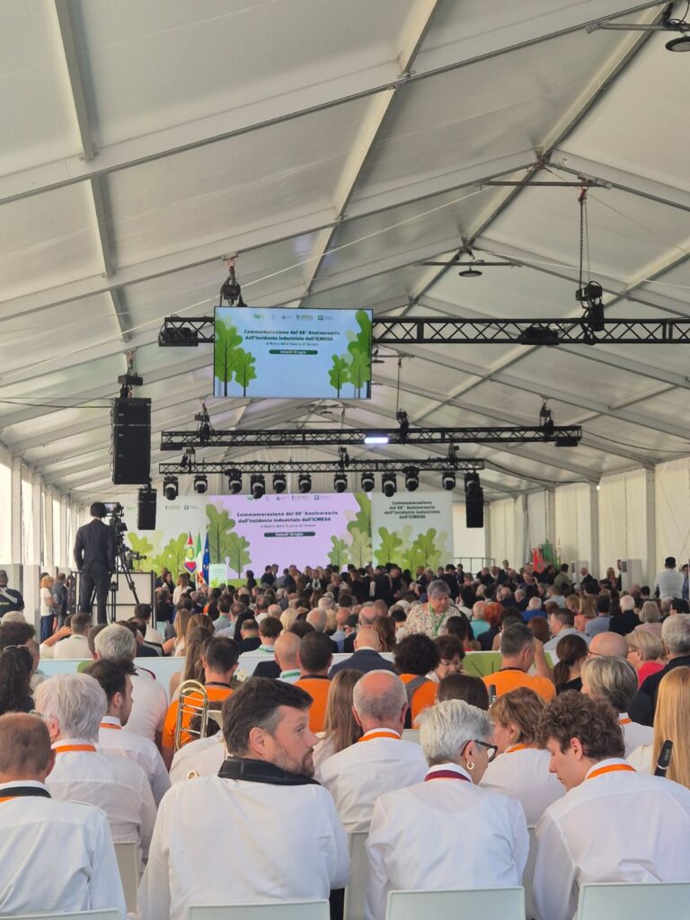 Seveso anniversario 50 anni Icmesa tensostruttura