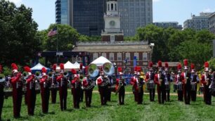 Triuggio Marching Band Usa esibizione davanti alla Independence Hall
