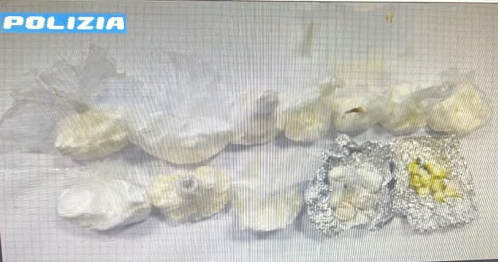 La droga sequestrata nell'ambito dell'operazione