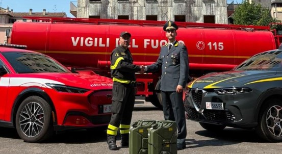 Lo scambio di gasolio tra Finanza e Vigili del fuoco