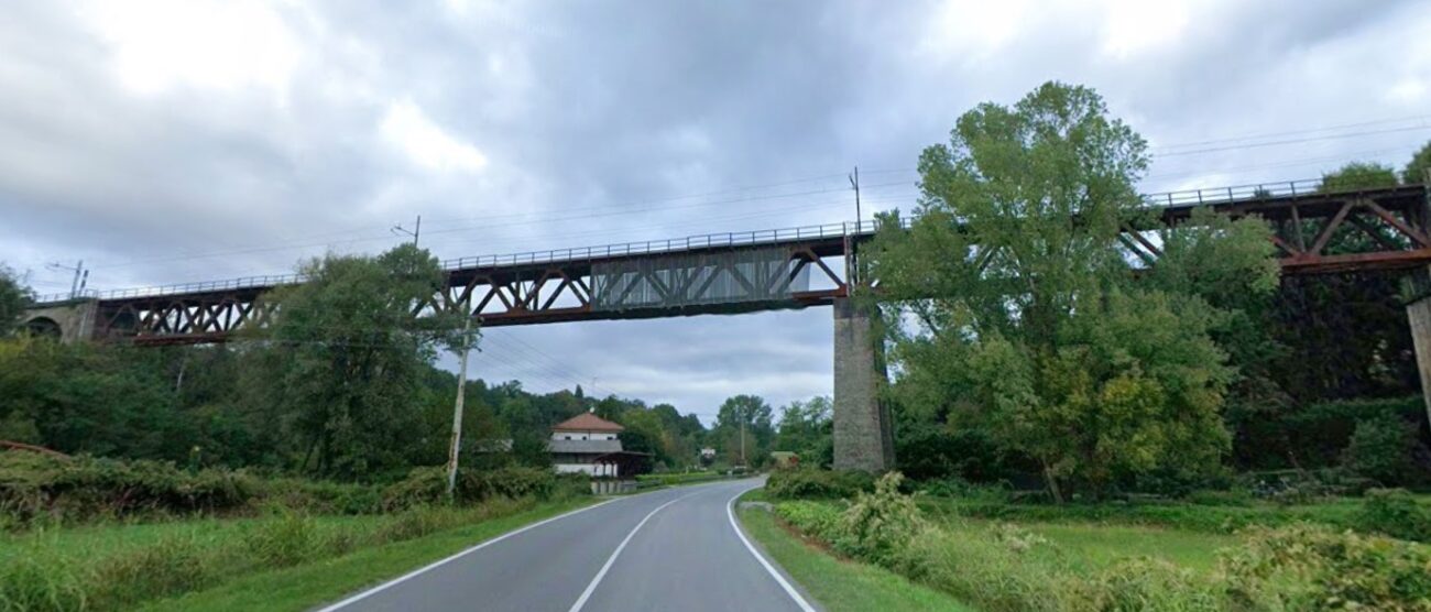 Lesmo via Galilei ponte ferrovia