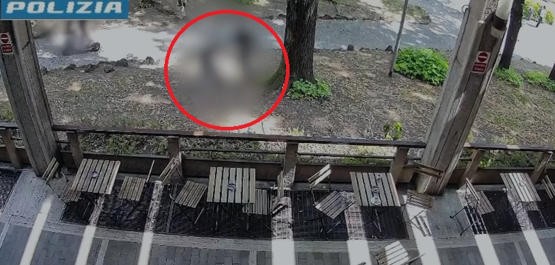 La scena della rissa alla stazione di Monza