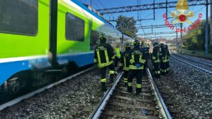 L'intervento dei vigili del fuoco alla stazione di Monza