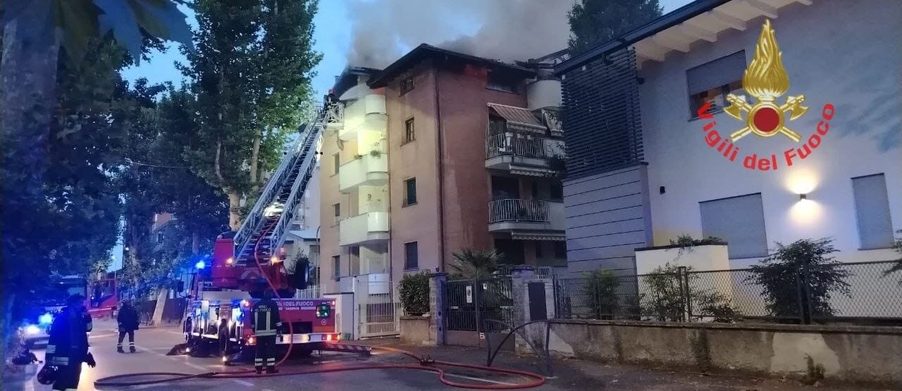 Brugherio incendio quarto piano - foto Vigili del fuoco