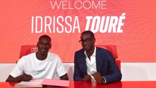 Monza-1912 Idrissa Tourè con Pedro Obiang, fresco di ufficializzazione come nuovo direttore sportivo biancorosso