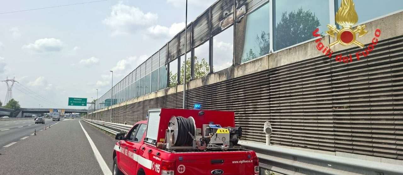 I vigili del fuoco lungo la A4 per un incendio