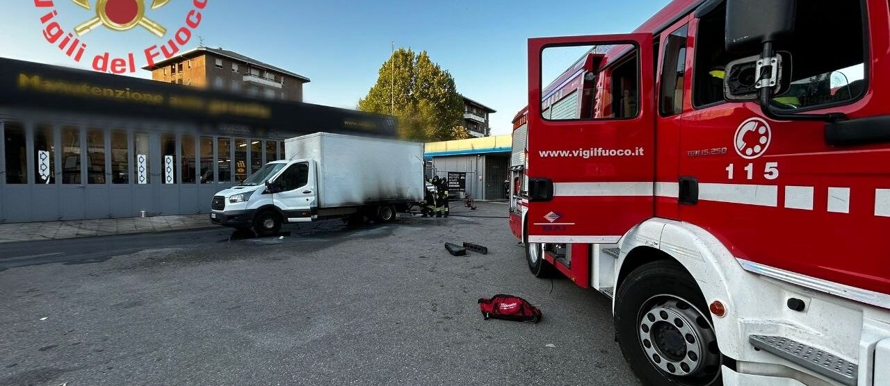 I vigli del fuoco in viale Libertà a Monza