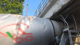 Arcore betoniera ponte ferrovia particolare