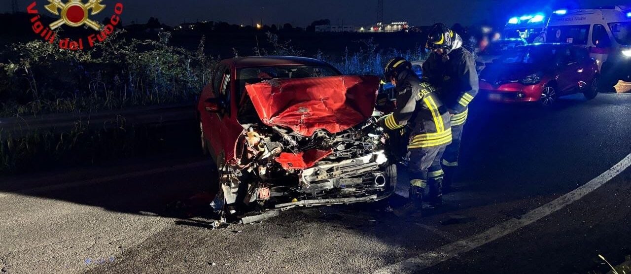 Ceriano Laghetto incidente frontale auto