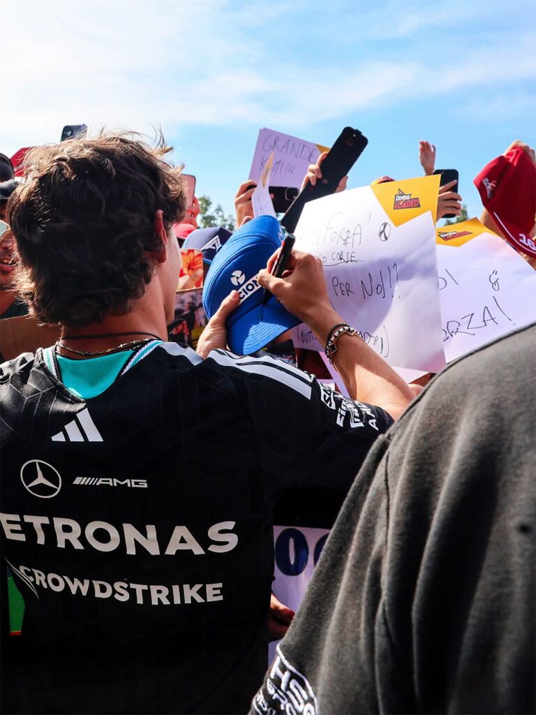 F1 Monza Gp Italia 2026 Kimi autografa fanzone foto Autodromo nazionale