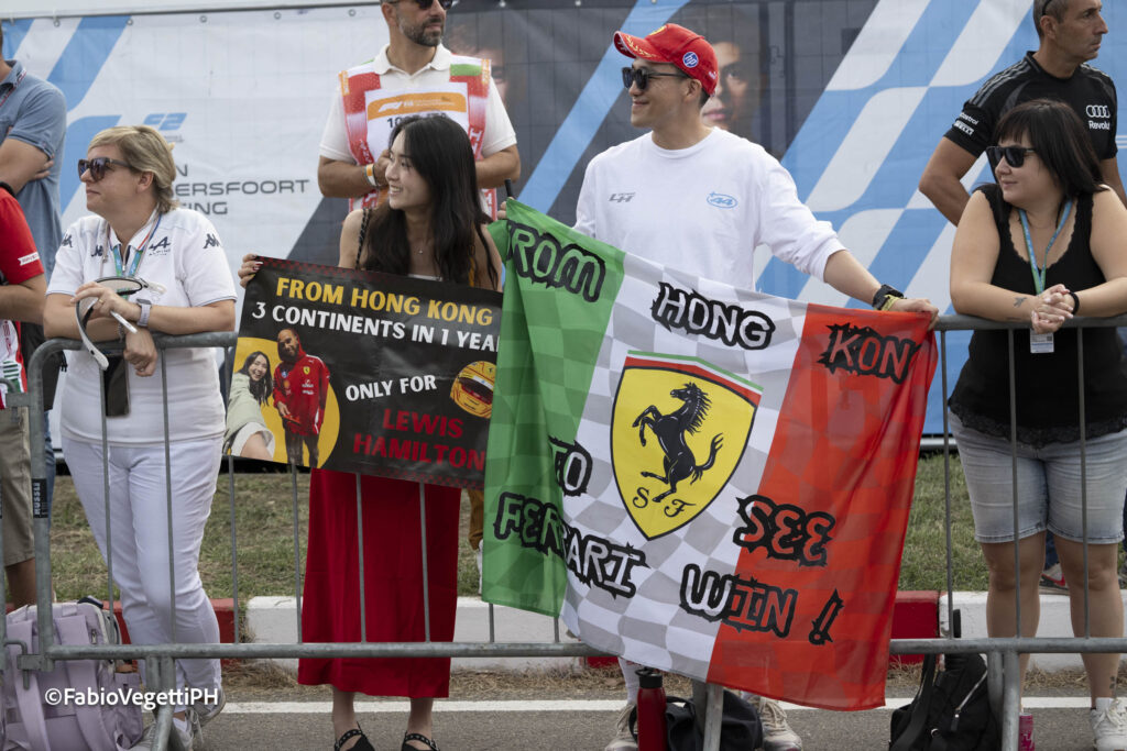 F1 Monza Gp Italia tifosi Ferrari Honk Kong foto Vegetti ilCittadinoMB