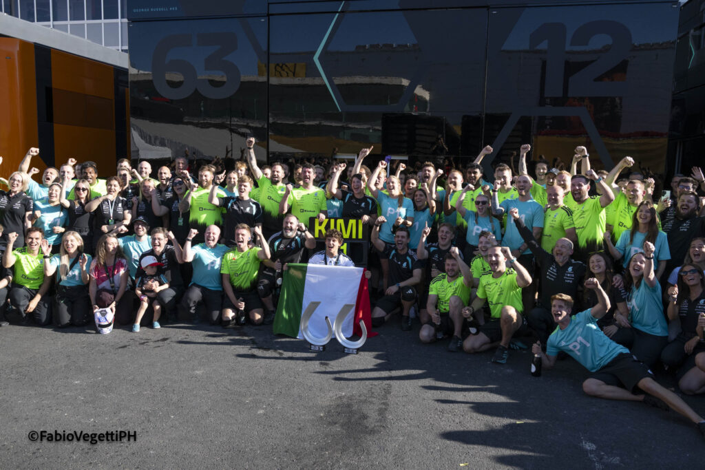Gp Spagna F1 2026 Antonelli foto di gruppo vittoria - foto Vegetti il CittadinoMB