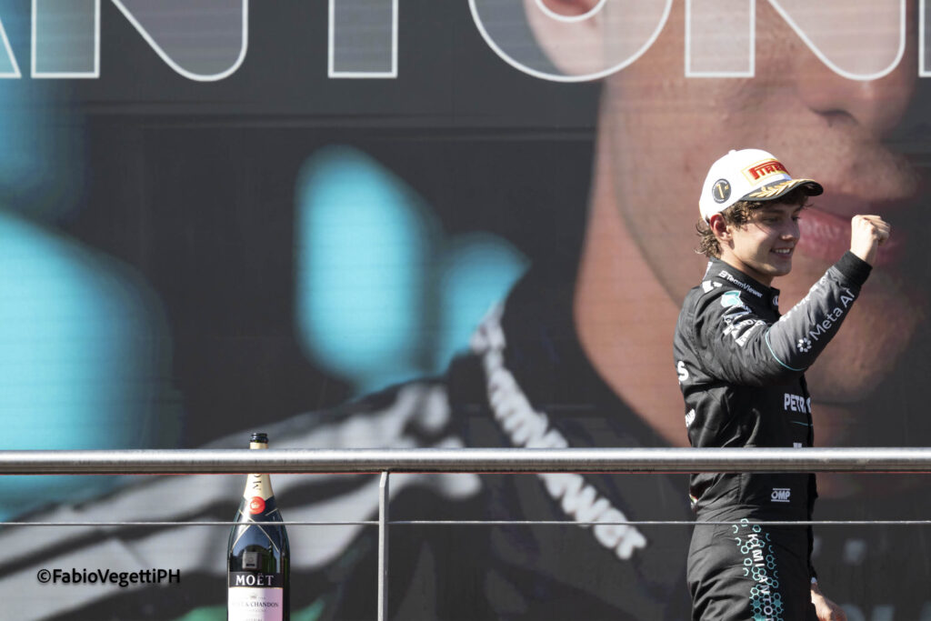 Gp Spagna F1 2026 Antonelli podio pugno - foto Vegetti il CittadinoMB