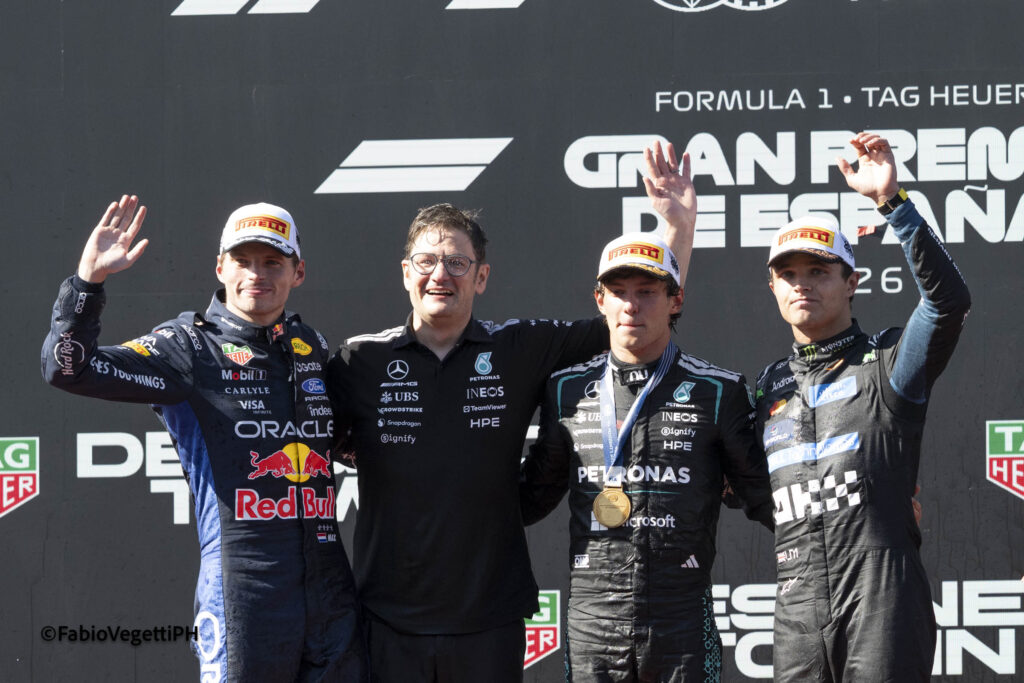 Gp Spagna F1 2026 podio Antonelli vincitore con Verstappen e Norris - foto Vegetti il CittadinoMB