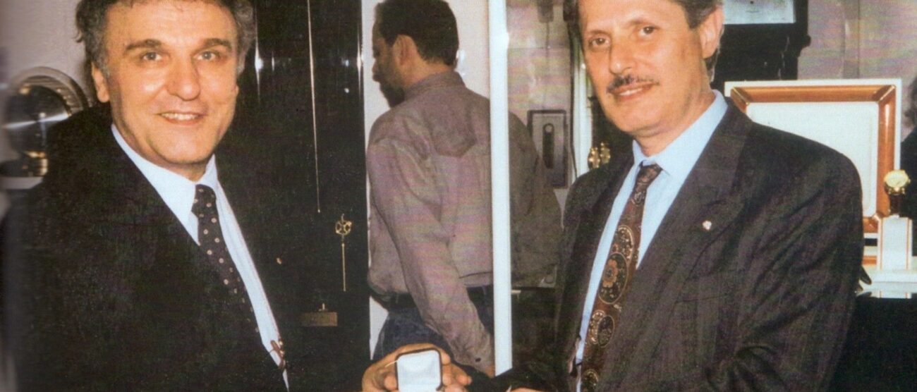 Leonardo Spinelli a destra maestro orologiaio